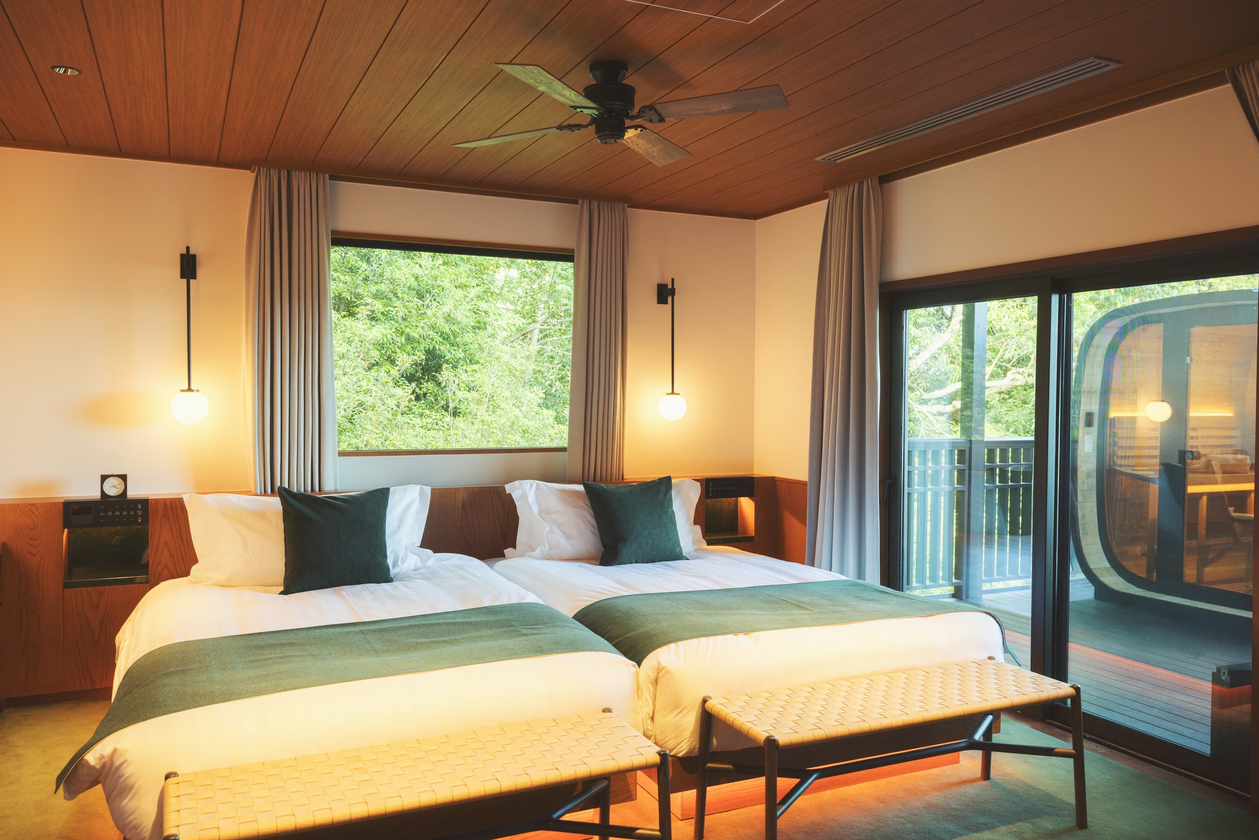 villa_suite_main_bed_room.jpg