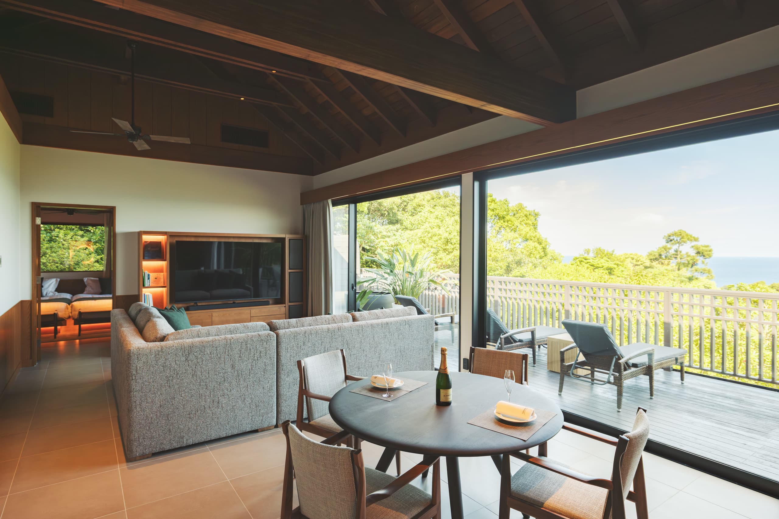 villa_suite_living.jpg