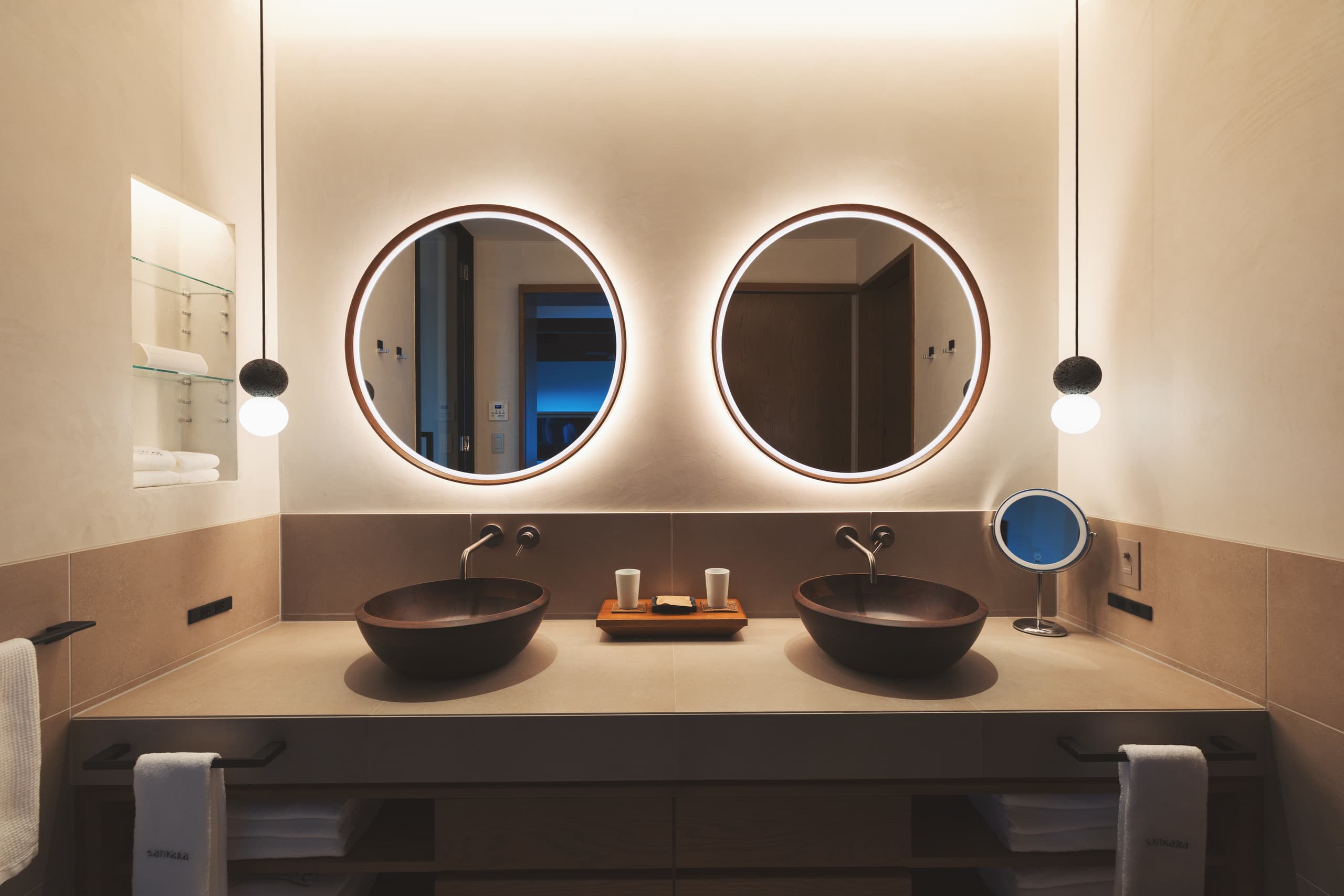 villa_suite_bath_room.jpg